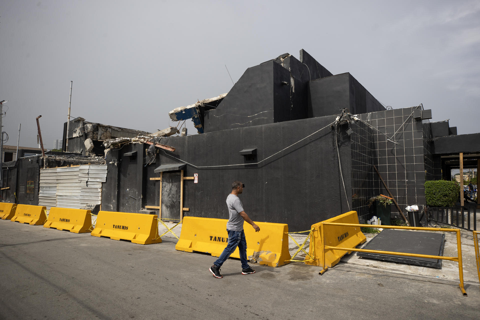Dueño de discoteca en Santo Domingo admite que siempre se caían los plafones del techo