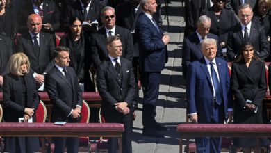 El funeral de Francisco reúne a Trump con Zelenski y logra un apretón de manos con Europa