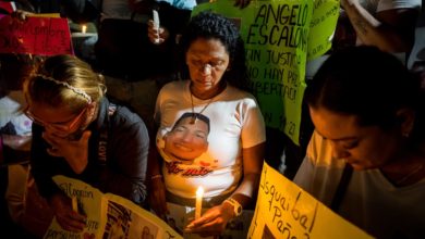 Familiares de venezolanos presos en El Salvador piden a Bukele liberar a los migrantes