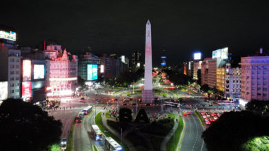 Buenos Aires se ilumina de amarillo y blanco en homenaje a Francisco