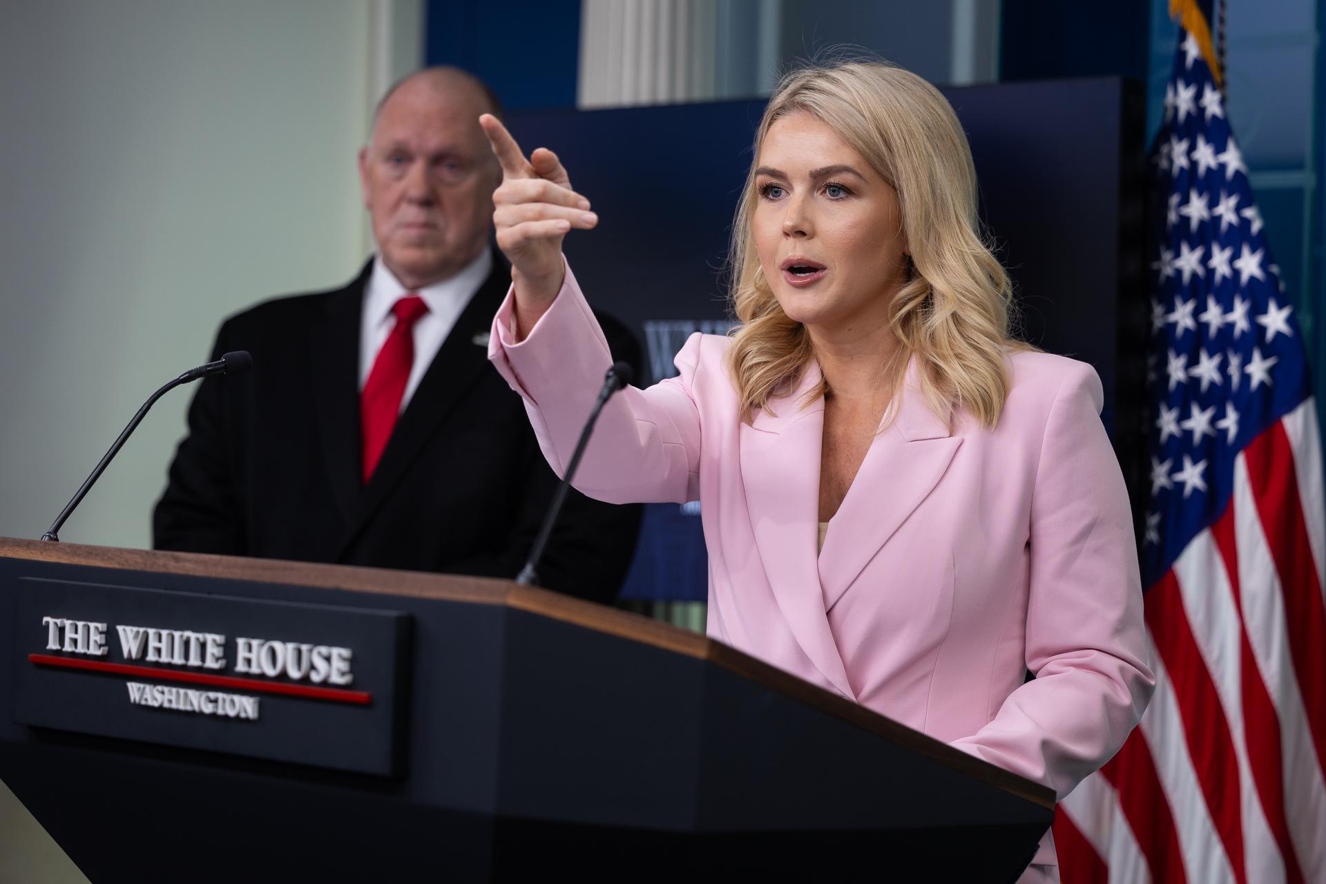 La Casa Blanca confirma el arresto de 800 indocumentados en Florida con ayuda de policías