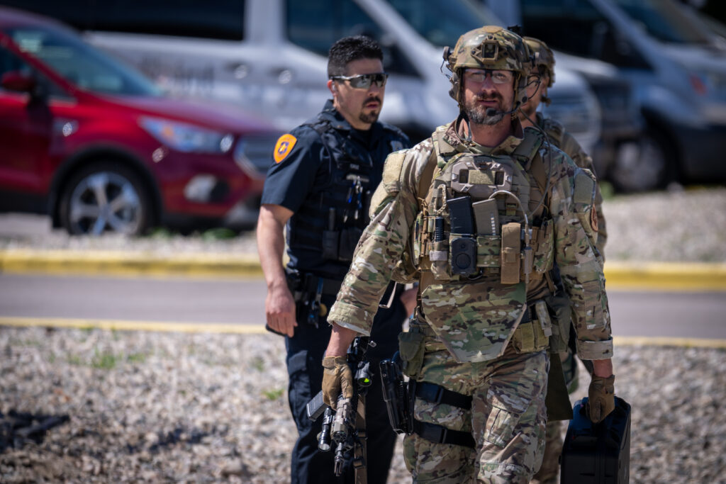 El equipo SWAT del SLCPD y los negociadores de crisis resuelven de forma segura un incidente cerca del aeropuerto de SLC