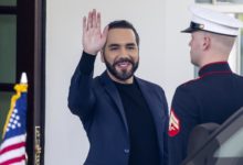 Bukele le propone a Maduro liberar a "presos políticos" a cambio de migrantes venezolanos