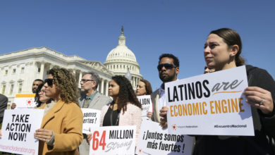 Empresarios latinos de EEUU piden a Trump dejar de atacar a su comunidad, motor económico
