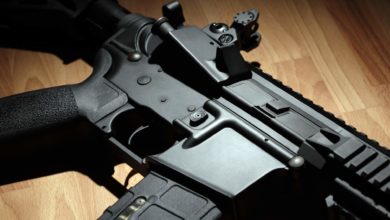 Acusan a delincuente de disparar un rifle tipo AR-15 en una zona escolar