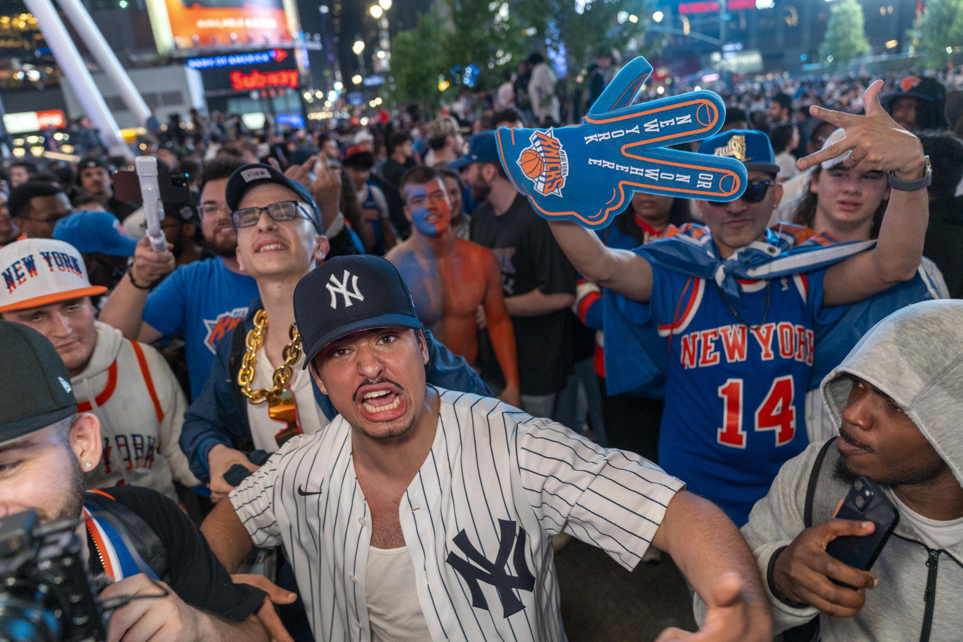 Nueva York se echa a la calle y sueña con los Knicks