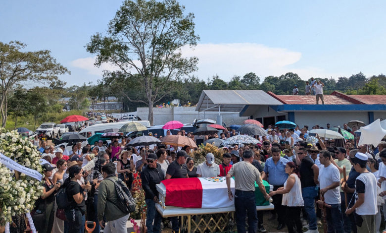 Familiares y amigos despiden a cadete mexicana fallecida en accidente de buque en EE.UU.