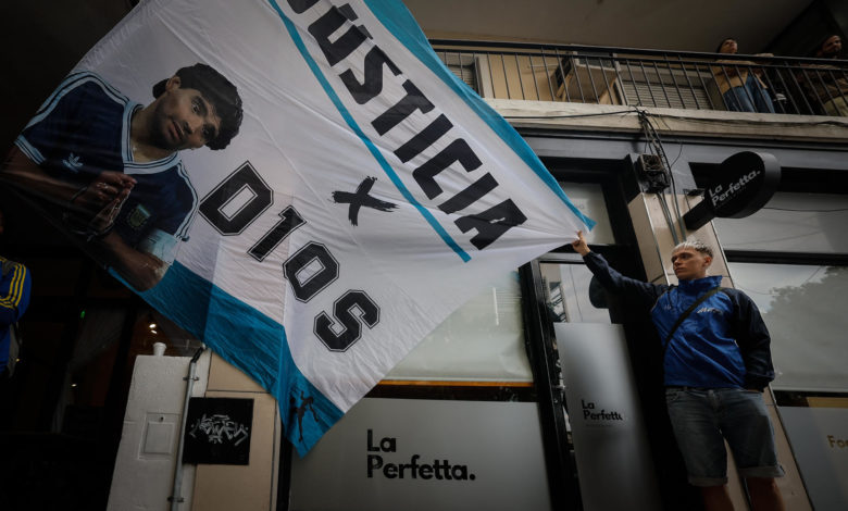 Fiscalía pide suspensión del juicio de Maradona tras acusación de parcialidad de una jueza