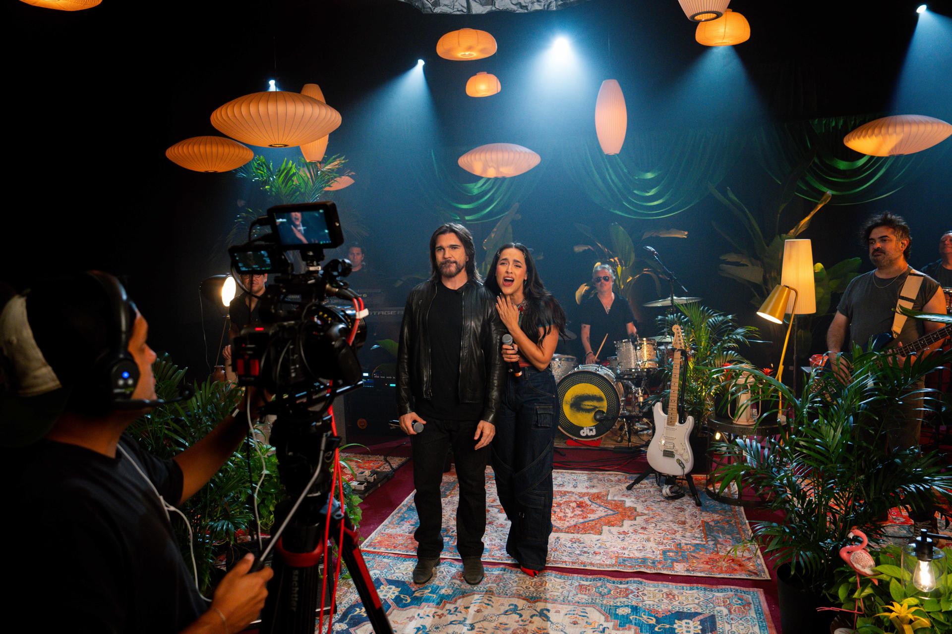 Latin Grammy lanza pódcast con charlas entre cantantes como Juanes, C. Tangana y Drexler