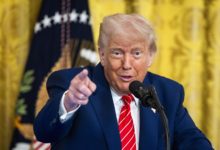 Trump ordena incrementar hasta 20.000 el número de agentes encargados de deportaciones
