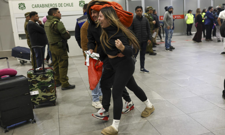 Chilenos deportados por EE.UU. denuncian que los trataron "como perros"