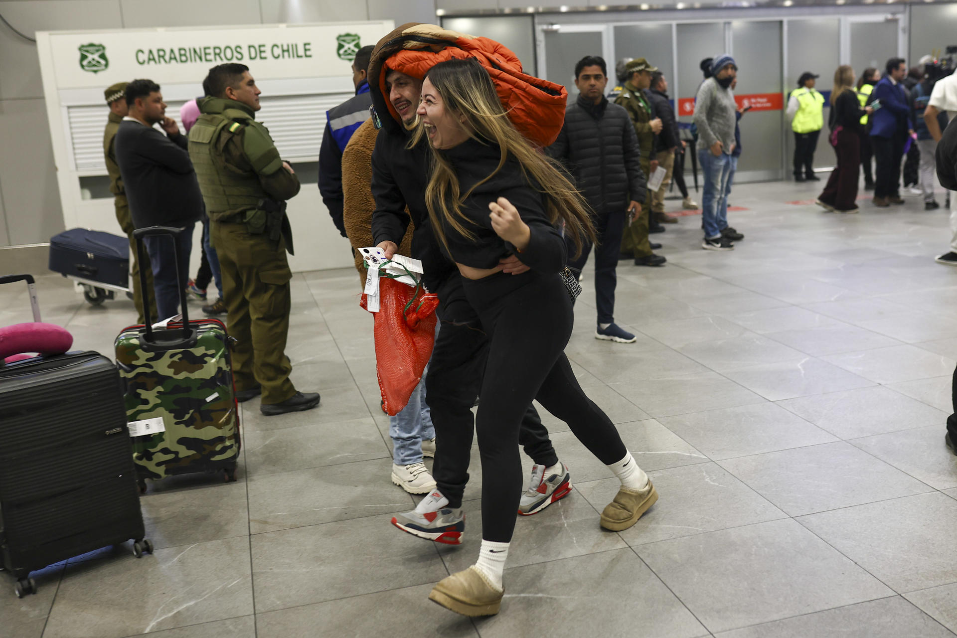 Chilenos deportados por EE.UU. denuncian que los trataron "como perros"