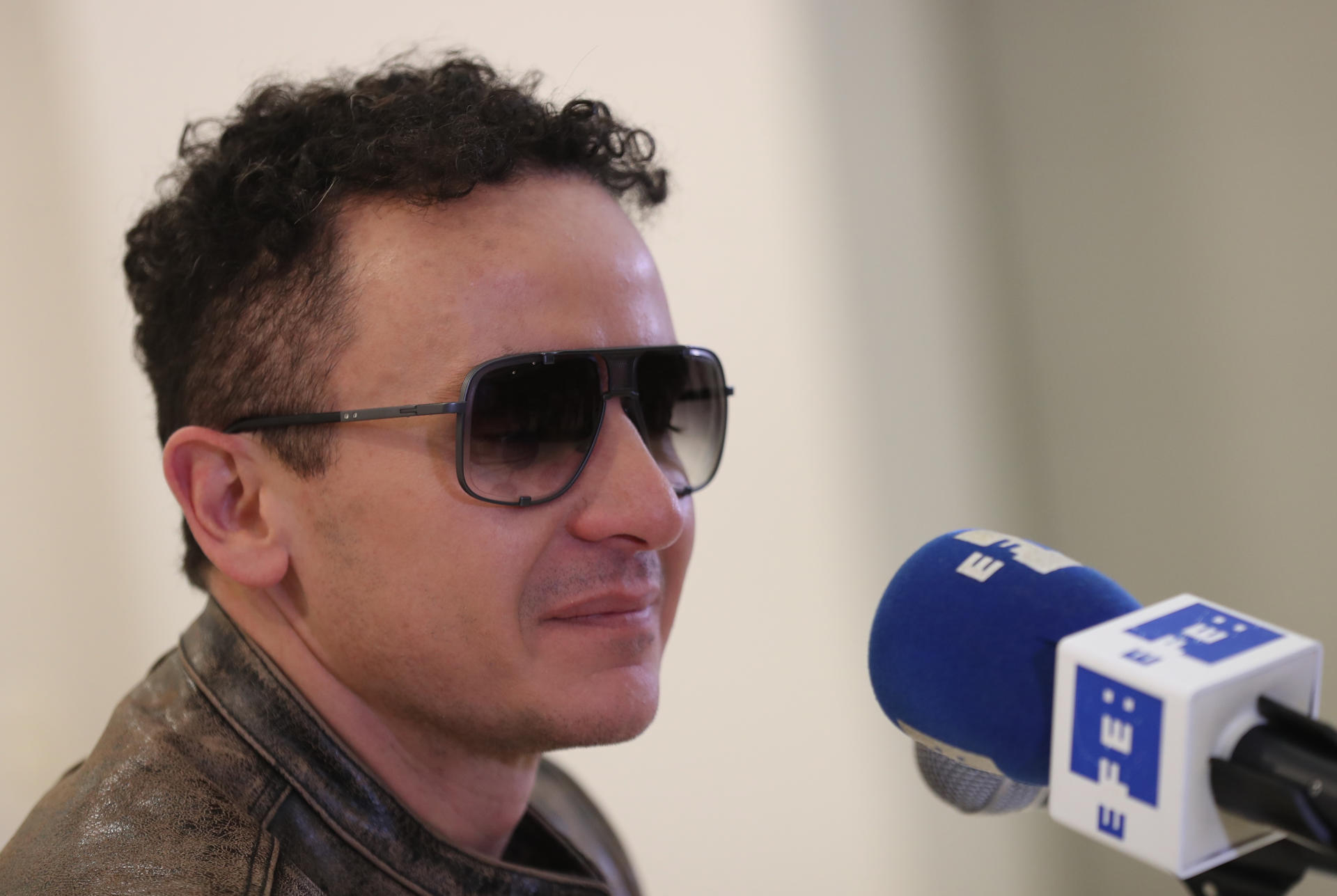 Fonseca se une a su ídolo Rubén Blades en 'Nunca me fui', una reflexión sobre migración