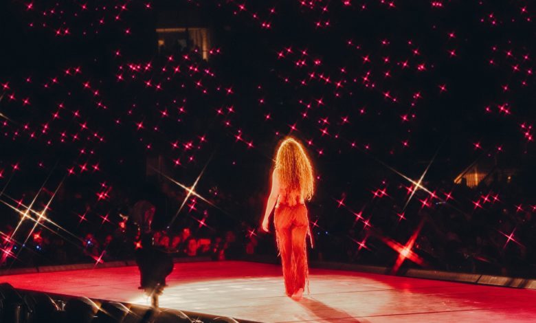 Shakira inició en Charlotte su explosiva gira por Norteamérica con invitados estelares