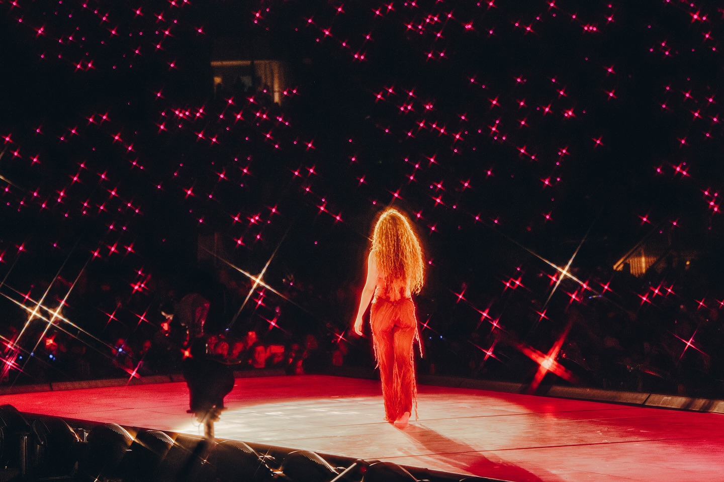 Shakira inició en Charlotte su explosiva gira por Norteamérica con invitados estelares