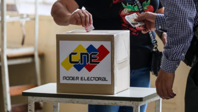 El ente electoral de Venezuela declara al chavismo ganador en 23 de 24 regiones