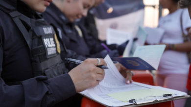 Los arrestos de migrantes en la frontera sur de EE.UU. repuntan un 16,7 % mensual en abril