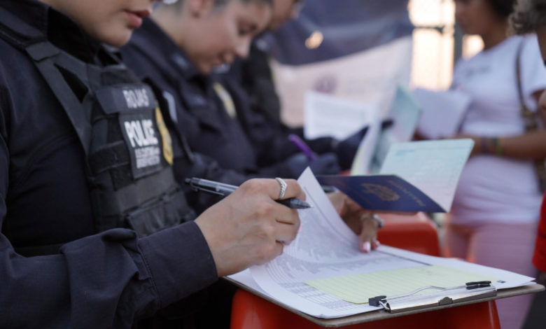 Los arrestos de migrantes en la frontera sur de EE.UU. repuntan un 16,7 % mensual en abril