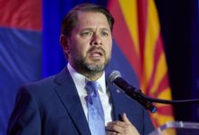 Senador latino presenta un plan de reforma migratoria centrado en la seguridad fronteriza