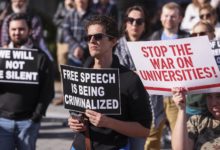 Un juez impide al Gobierno de Trump revocar las visas de los estudiantes internacionales