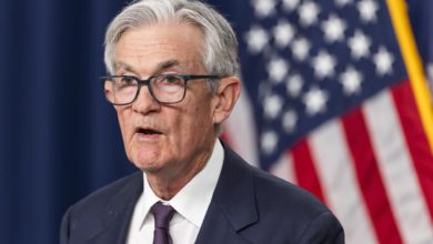 La Fed mantiene los tipos pese a la presión y alerta del impacto de la incertidumbre