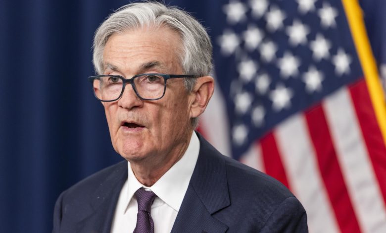 La Fed mantiene los tipos pese a la presión y alerta del impacto de la incertidumbre
