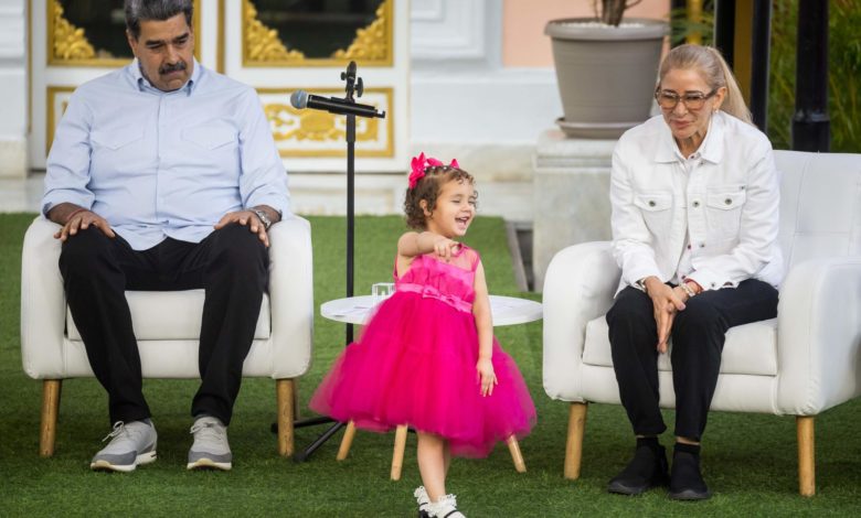 Maduro denuncia que familias venezolanas sufren "la agresión" de Estados Unidos