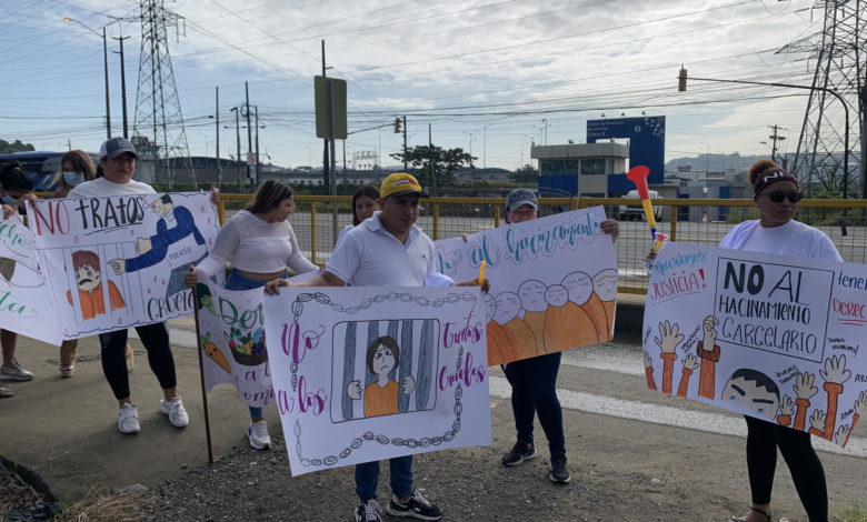 Familiares de presos de cárcel de máxima seguridad de Ecuador piden reanudación de visitas