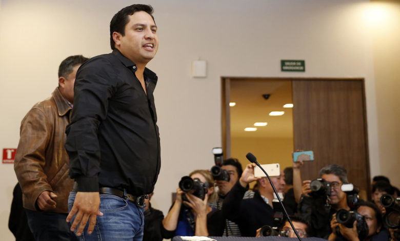 Julión Álvarez pospone concierto en Texas porque cancelaron su visa para entrar a EEUU