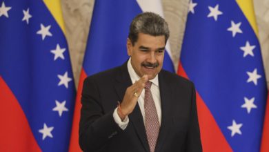 Maduro llama al chavismo a ganar "lo comunicacional" en elecciones del domingo