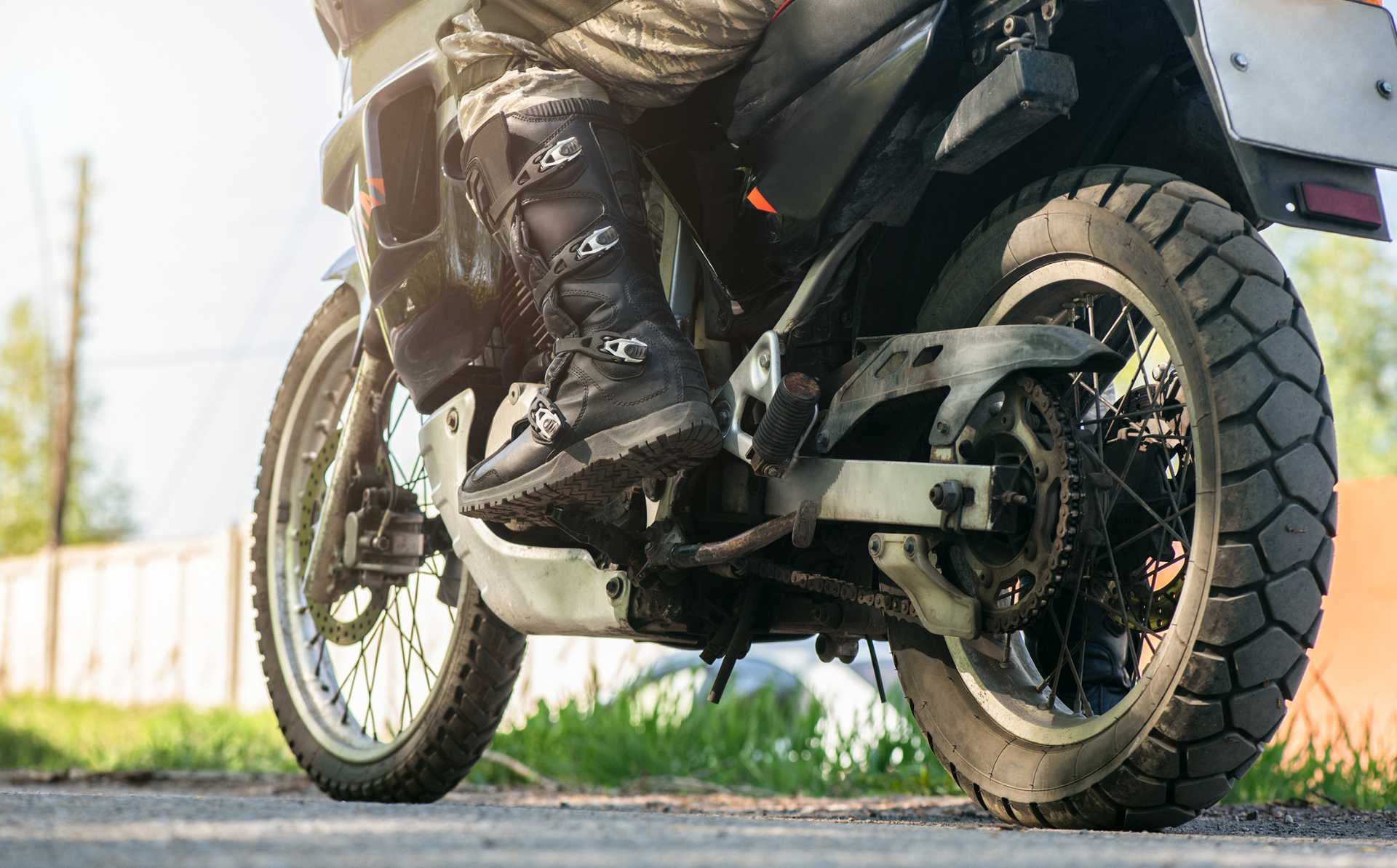 Acusan a un hombre de Tooele tras presuntamente agredir a dos motociclistas por "allanamiento de morada"