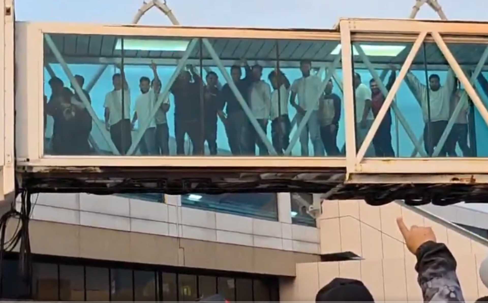 Retornan a Venezuela 174 migrantes en un avión estadounidense deportados desde Texas