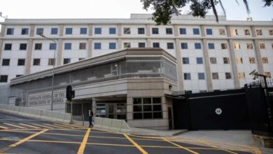 EE.UU. suspende la emisión de visados de estudiante para revisar sus redes sociales