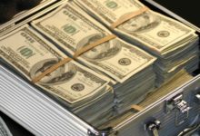 Acusados ​​de ejecutar un esquema de fraude con cheques por más de 3,1 millones de dólares dirigido al Tesoro de EE. UU. y a otros.