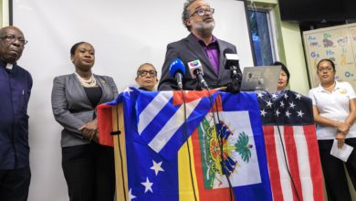 Asociaciones migrantes alertan que fin de 'parole' humanitario debilitará economía de EEUU