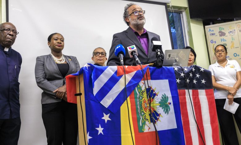 Asociaciones migrantes alertan que fin de 'parole' humanitario debilitará economía de EEUU