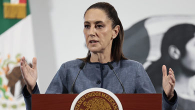 Secretaria de Seguridad de EE.UU. acusa a Sheinbaum de alentar las protestas de Los Ángeles