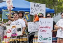 Masiva protesta contra cárcel migratoria 'Alligator Alcatraz' en vísperas de su apertura
