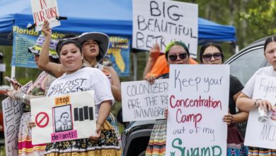 Masiva protesta contra cárcel migratoria 'Alligator Alcatraz' en vísperas de su apertura