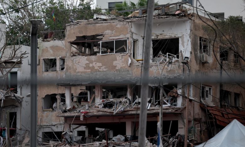 Paramédicos confirman dos muertos tras el impacto directo de un misil iraní en su búnker