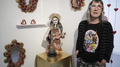 Cantante de Aterciopelados pone a mujeres en el centro de su muestra de cerámica en Bogotá