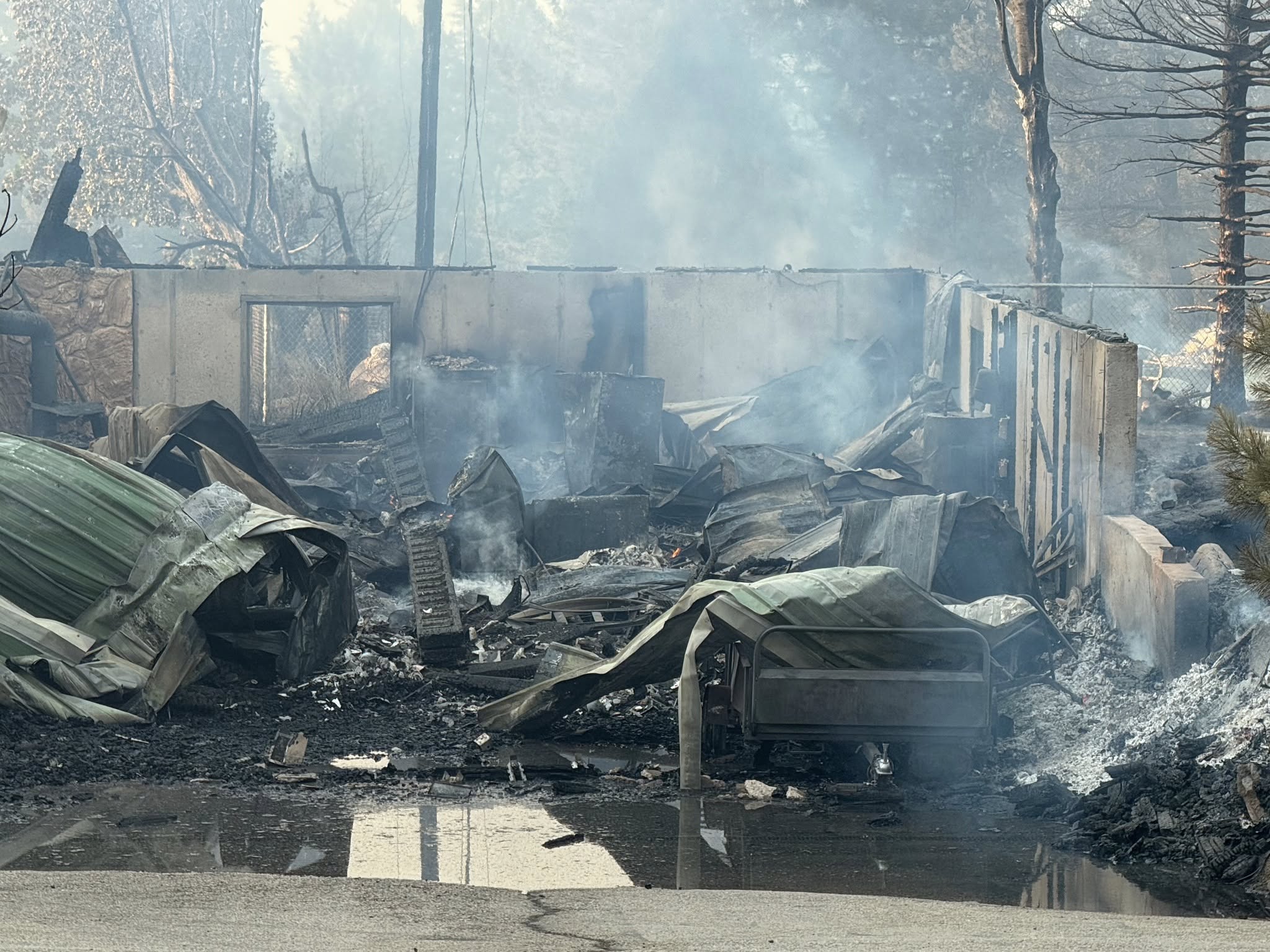 Cox calificó como un milagro que las pérdidas no hayan sido mayores en el incendio en Pine Valley