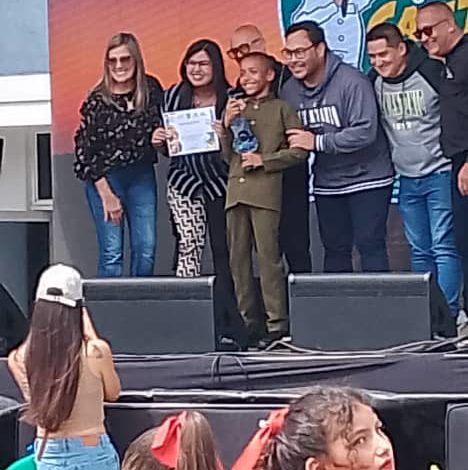 Alejandro Jiménez brilló en San Antonio de los Altos y despertó ovaciones con su talento musical (+VIDEO)