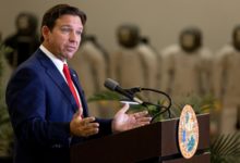 Miami aprueba polémico acuerdo para que la policía coopere con ICE para arrestar migrantes