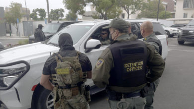 Indocumentados detenidos en Los Ángeles denuncian trato inhumano en cárcel migratoria