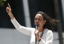 Machado denuncia que maestros en Venezuela tienen condiciones salariales de "hambre"