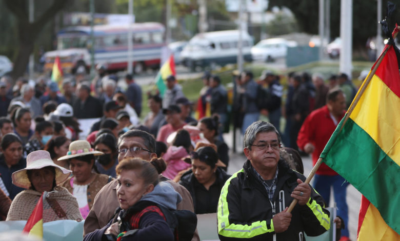 Enfrentamientos entre seguidores de Morales y policías dejan al menos tres agentes muertos