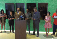 Grupos latinos y haitianos denuncian una "tragedia" por las políticas de Trump y Florida