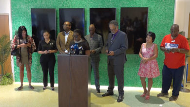 Grupos latinos y haitianos denuncian una "tragedia" por las políticas de Trump y Florida