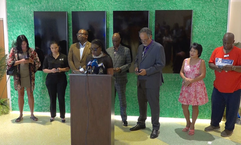 Grupos latinos y haitianos denuncian una "tragedia" por las políticas de Trump y Florida